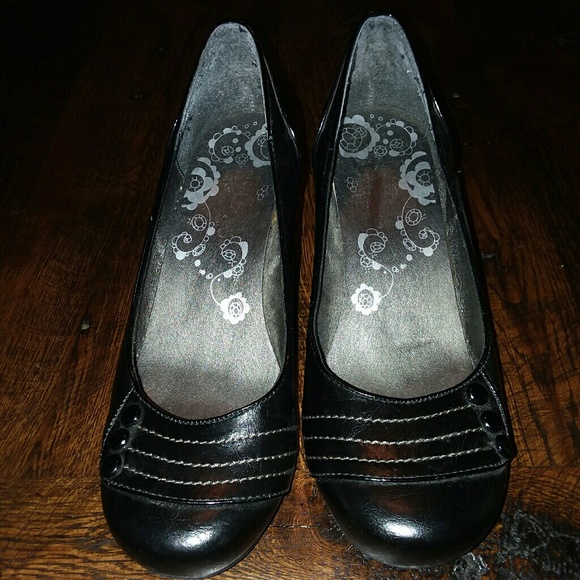 Low black heels - Picture 3 of 8